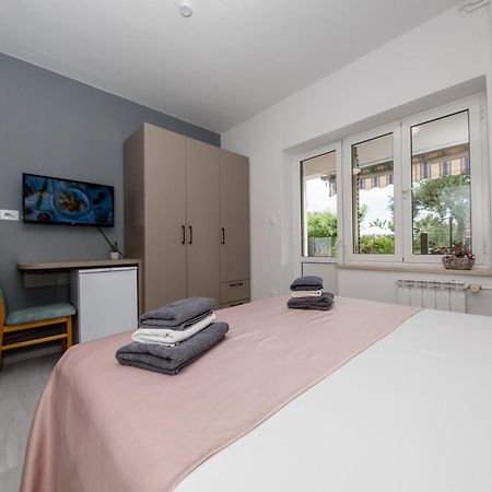 Apartments Vesela Banjol Room photo